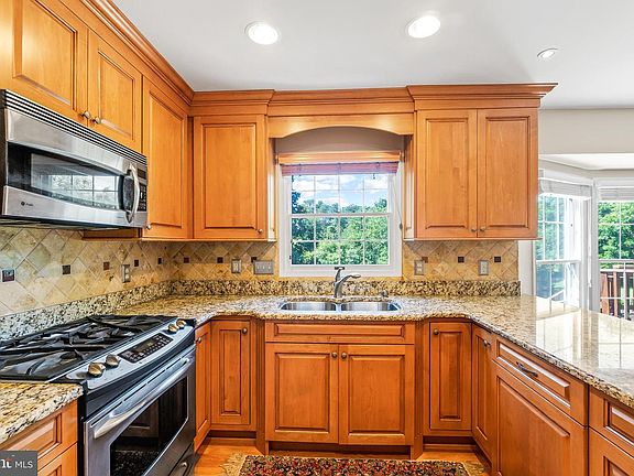 5th image of 12818 New Parkland Dr
