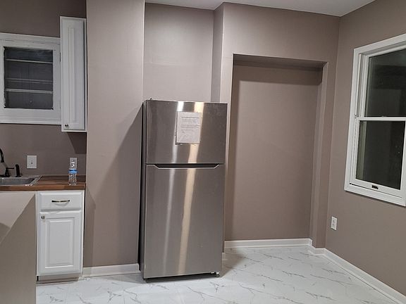 3rd image of 745 Franklin Ave