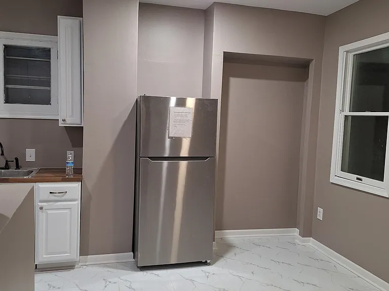 745 Franklin Ave — Photo 3
