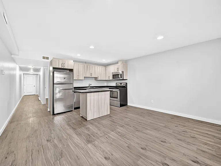 1530 Logan Ave — Photo 4