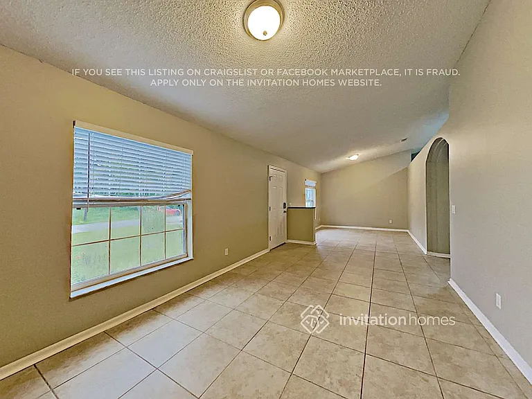 720 SE Lansdowne Ave — Photo 3
