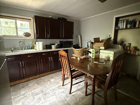 3rd image of 129 14th St.