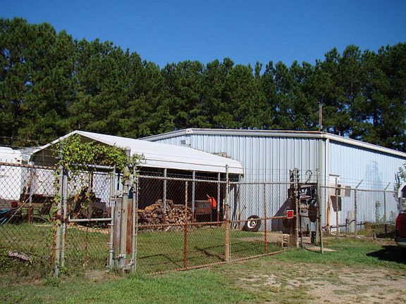 4th image of 695 Bacon Rd
