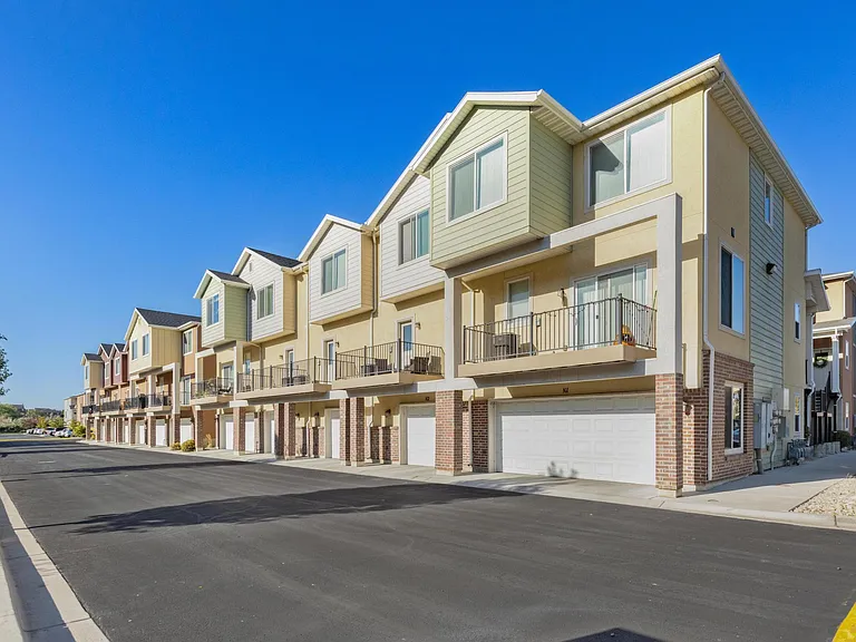 South Ridge Townhomes — Photo 3