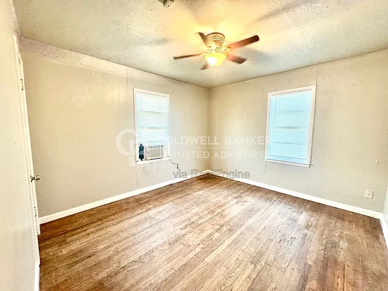 3213 Erskine St — Photo 8