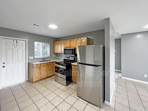 5th image of 111 Gordon Ave S