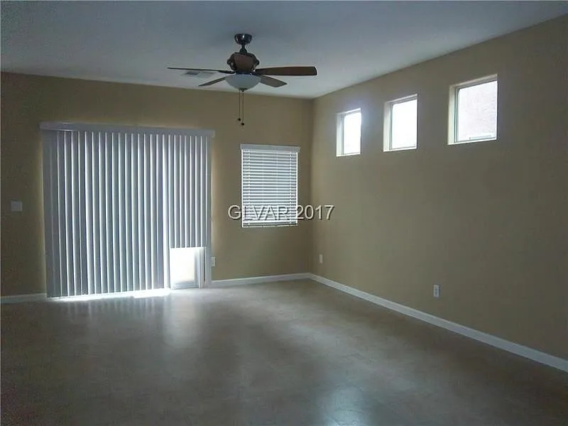 3761 Hollycroft Dr - 3/2 Plus Den & Loft!! Spacious & Upgraded! Coming Soon 8/1/2026 — Photo 3