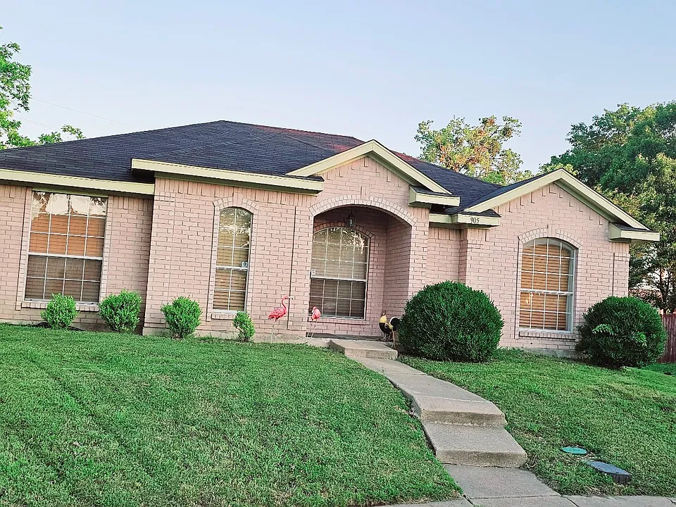 905 Crestwood Dr