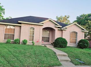 905 Crestwood Dr, Cedar Hill, TX 75104