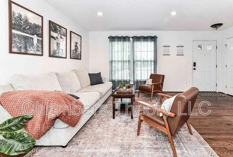 235 Shirley Sq SE — Photo 5