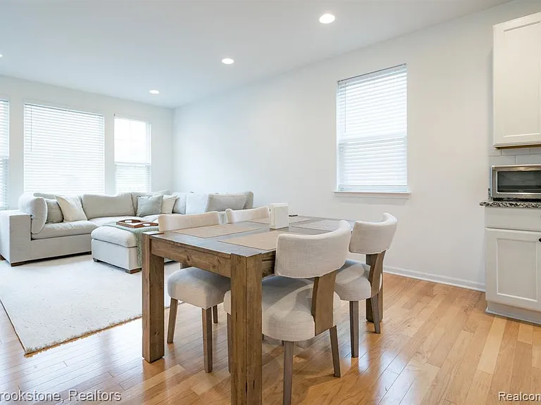 512 Midland Blvd — Photo 16
