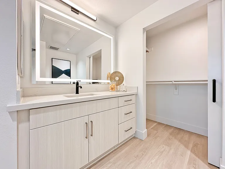 Begonia Place Luxury Apartments — Photo 95