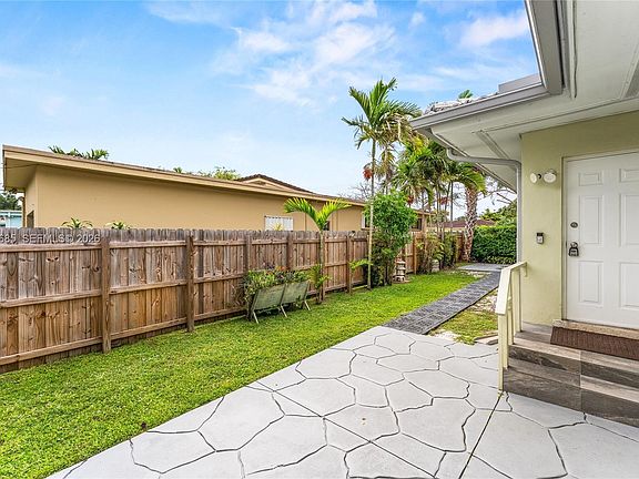 4th image of 501 Lawn Way