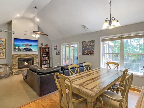 3rd image of 105 Laurel Ridge Way
