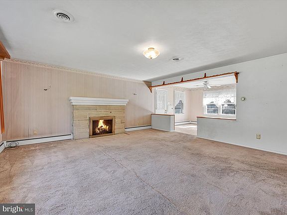 4th image of 2908 Bradley Ave