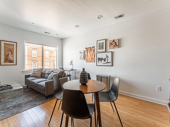 2nd image of 3029 Richmond St #4