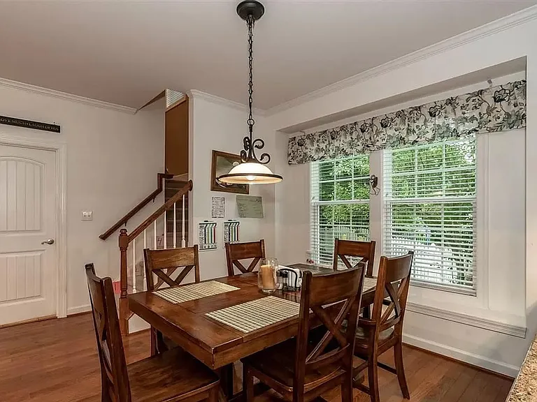 10400 Swerling Way — Photo 13