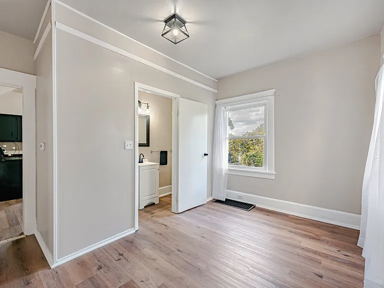 1120 Wade St — Photo 5