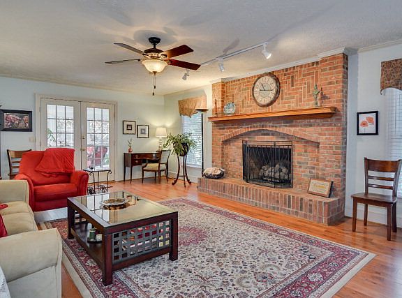 4th image of 17 Whitemarsh Dr