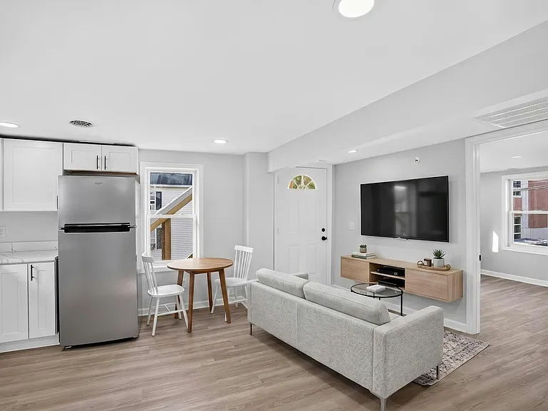 428 S Governors Ave #C — Photo 14