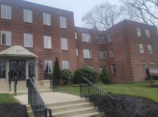 869 Farmington Ave APT 102, West Hartford, CT 06119