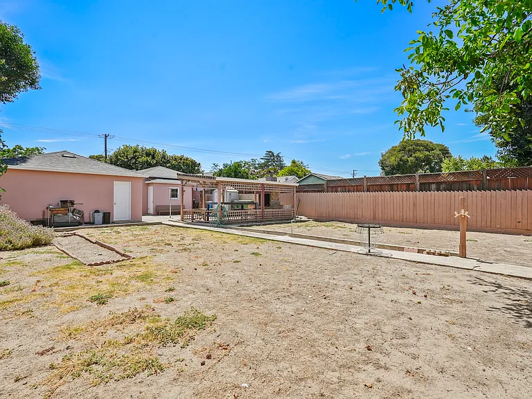 835 Fremont St — Photo 17