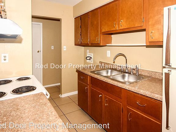 3rd image of 6024 Ruskin Pl W