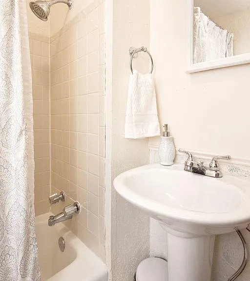 1221 Panama St — Photo 4
