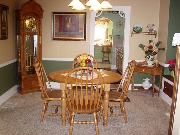 3rd image of 904 Maynard Dr