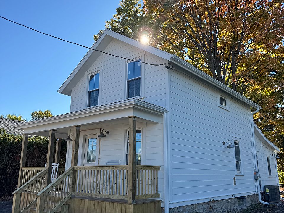 1st image of 207 Thompson St
