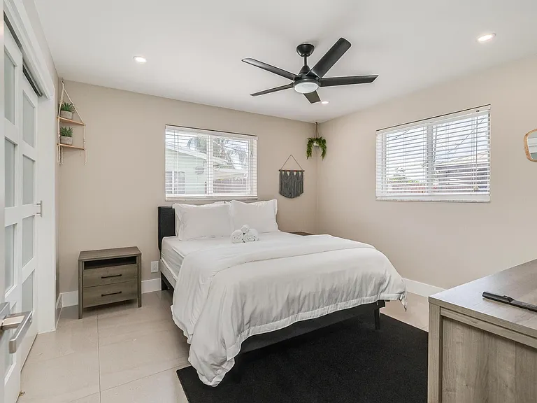 300 SE 8th Ct — Photo 19