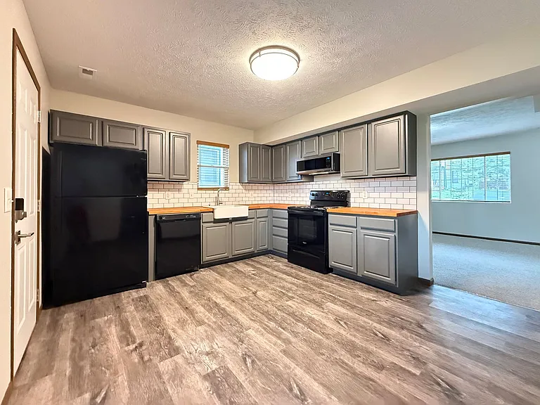109 S 1st St #1 — Photo 8
