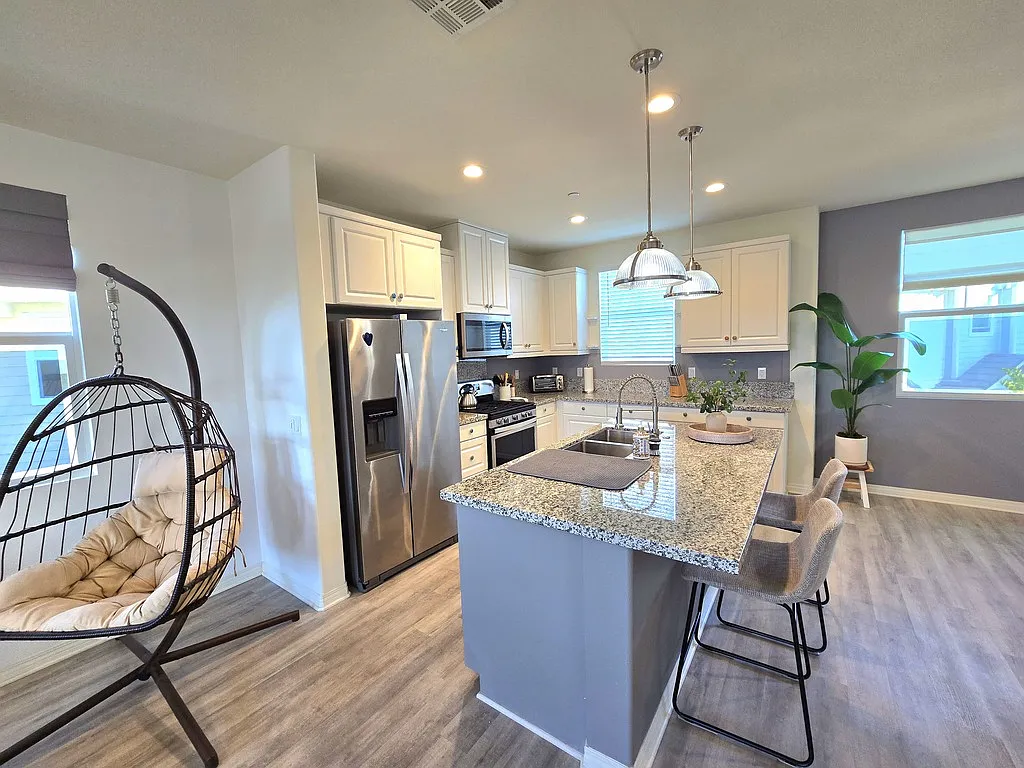 3 bed, 4.0 bath, $5,725 — Photo 2