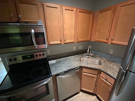 5th image of 1342 Walnut St #6
