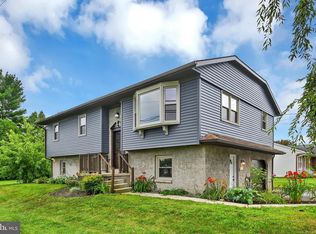 122 Old Mill Rd, Ephrata, PA 17522