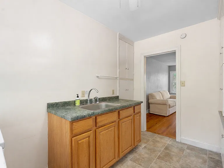 516 School St — Photo 12