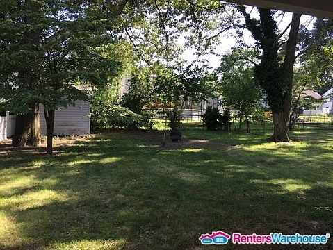 3rd image of 105 1/2 1st Ave W