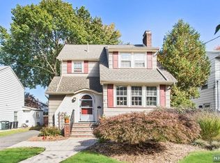 391 Sagamore Ave, Teaneck, NJ 07666