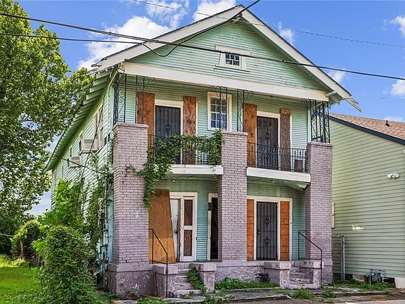 3rd image of 2105 3rd St