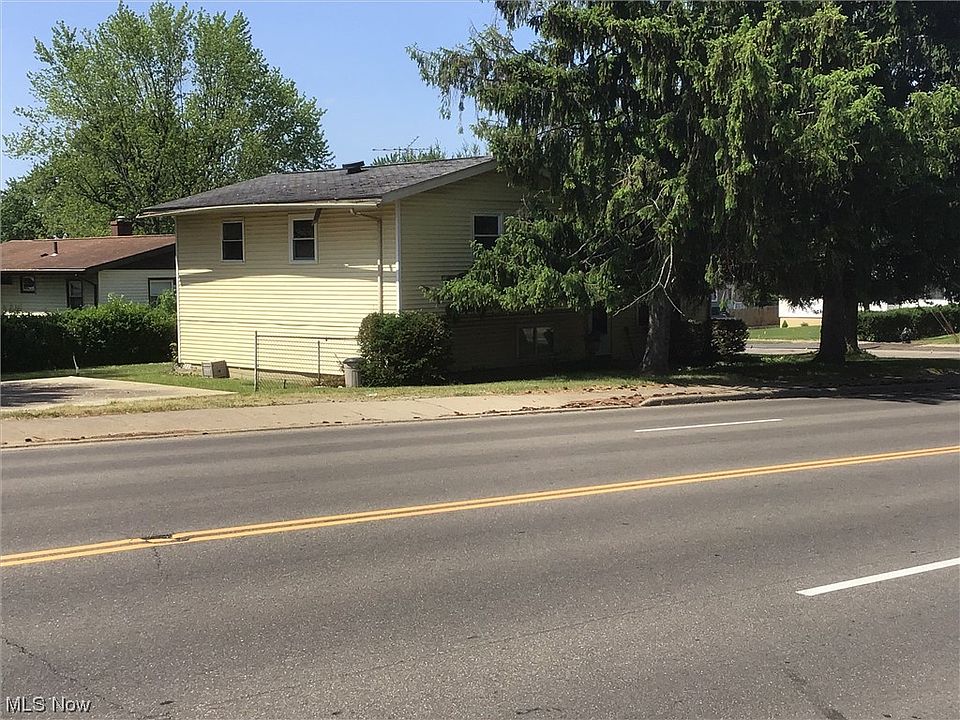 2nd image of 1333 Valley Dr NW