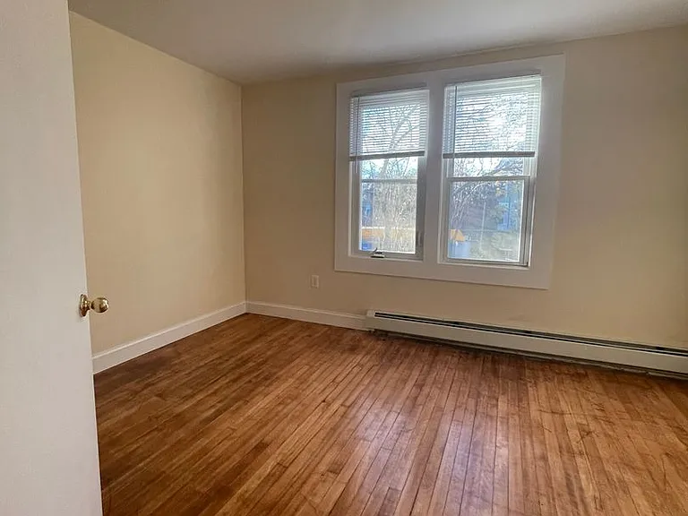 45 1/2 Willow St — Photo 2