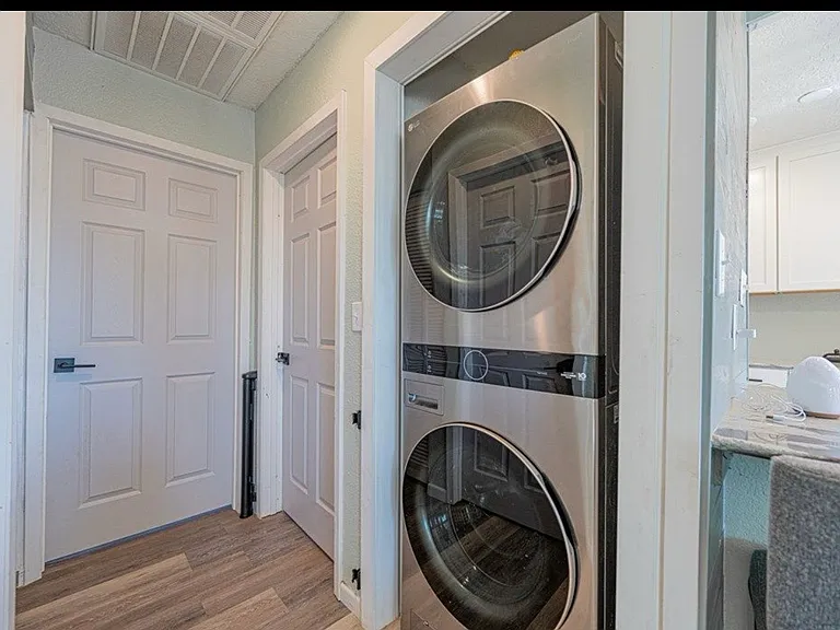 621 N Goldsmith St — Photo 10