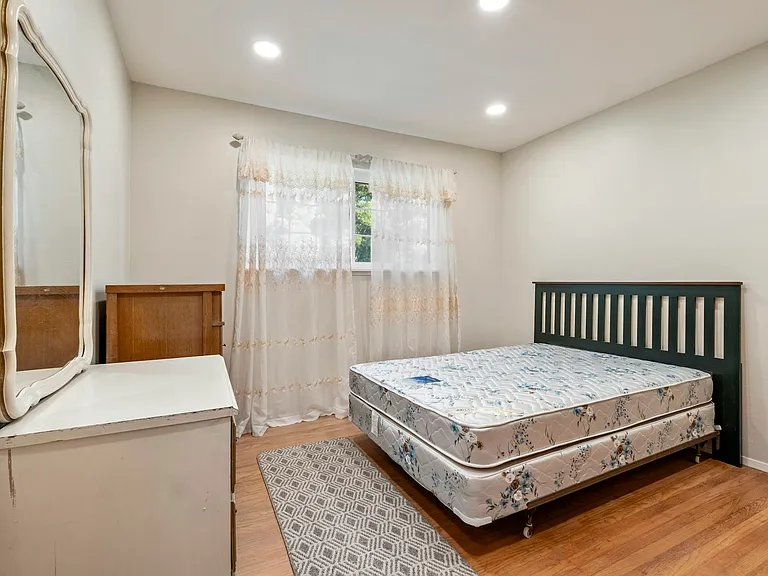 611 Blanken Ave — Photo 34