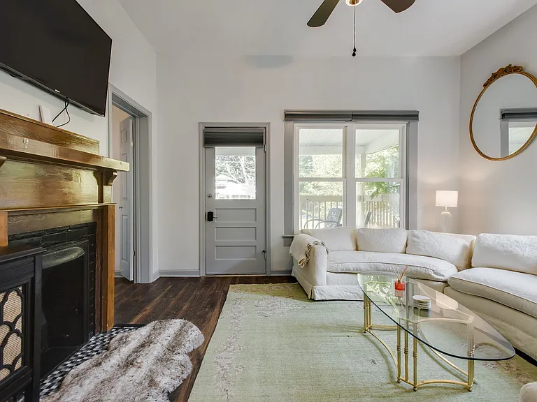 409 S 11th St — Photo 3