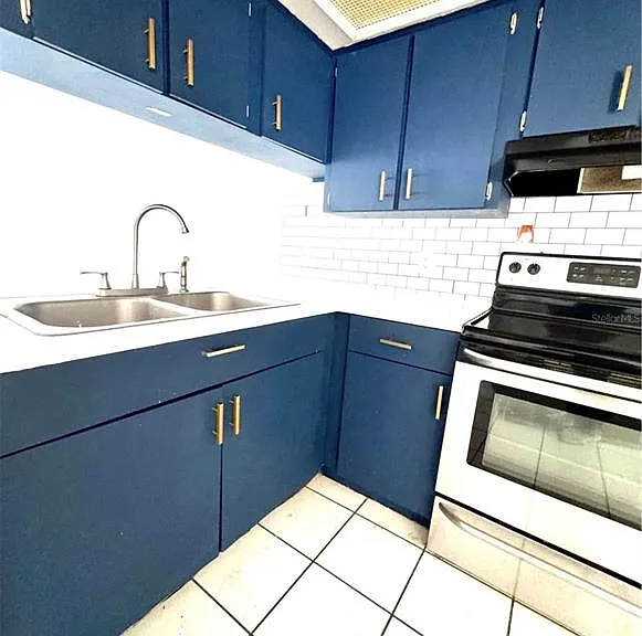 10313 Walton St — Photo 3