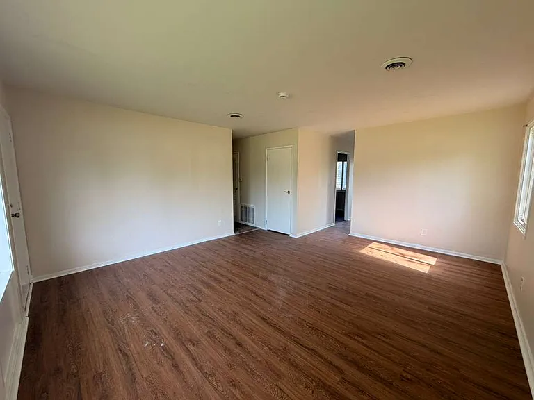 736 W Northgate Pkwy — Photo 13
