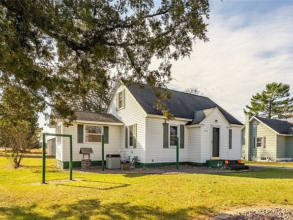 2nd image of 430 Pine Avenue