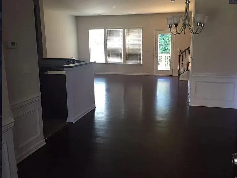 4250 Park South Station Blvd — Photo 2