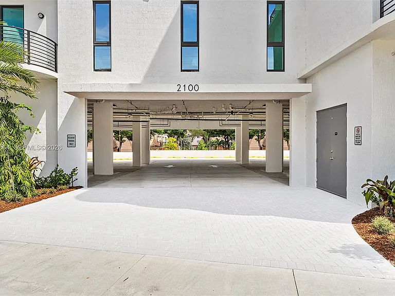 2100 Miami Rd #401 — Photo 25