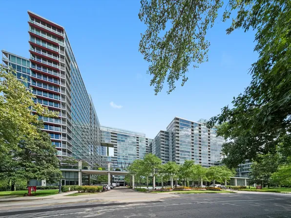 9725 Woods Drive #309, Skokie, IL 60077